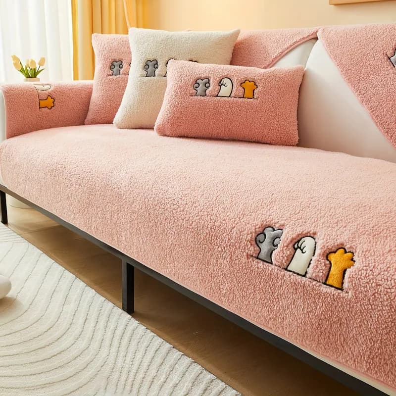 Nakış Detaylı Peluş Koltuk Örtüsü · Görsel 1